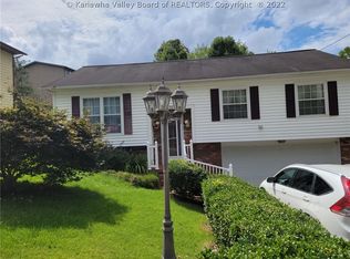 126 Greenbrier Ln, Dunbar, WV 25064