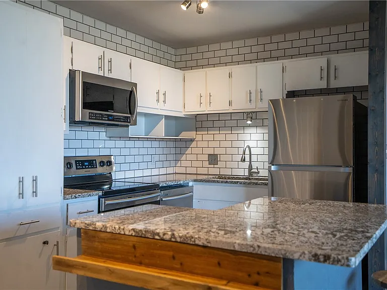 715 S Upper Broadway St #406 — Photo 5