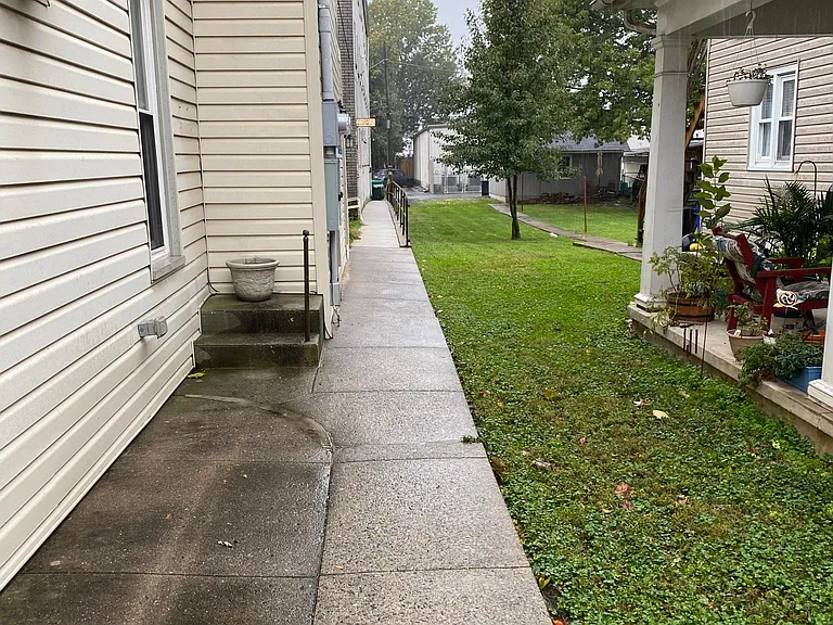 211A N Railroad St — Photo 35