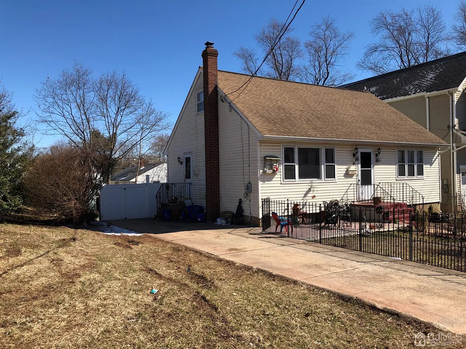 45 Ambrose St photo 1