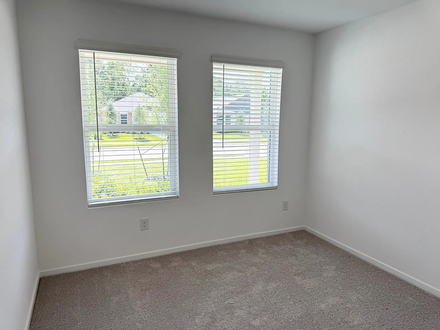 3 bed, 2.0 bath, 1310 sqft, $1,650 — Photo 2