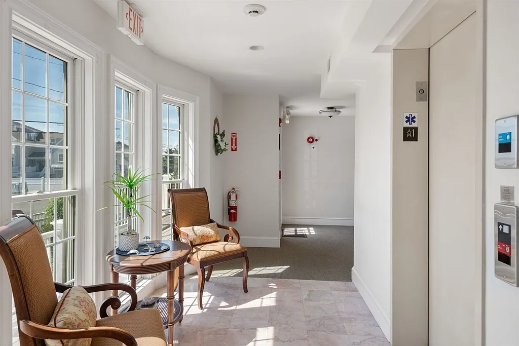 2 bed, 2.0 bath, 1625 sqft, $6,000 — Photo 2