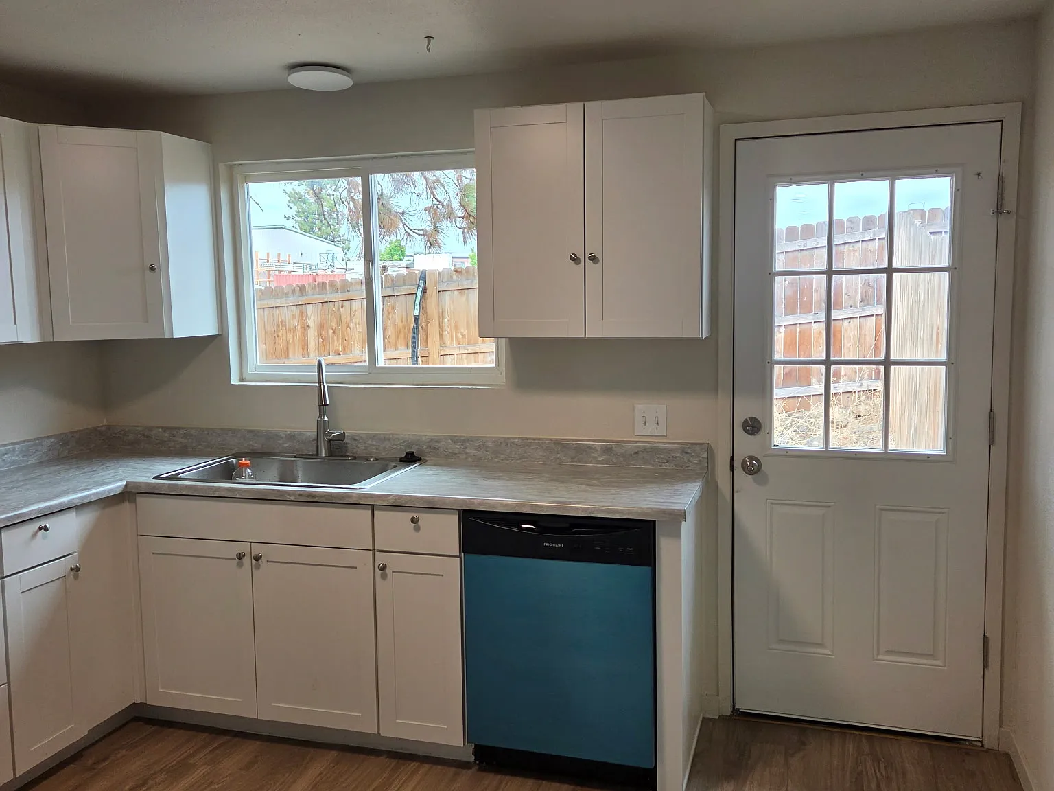 2 bed, 800 sqft, $1,850 — Photo 2