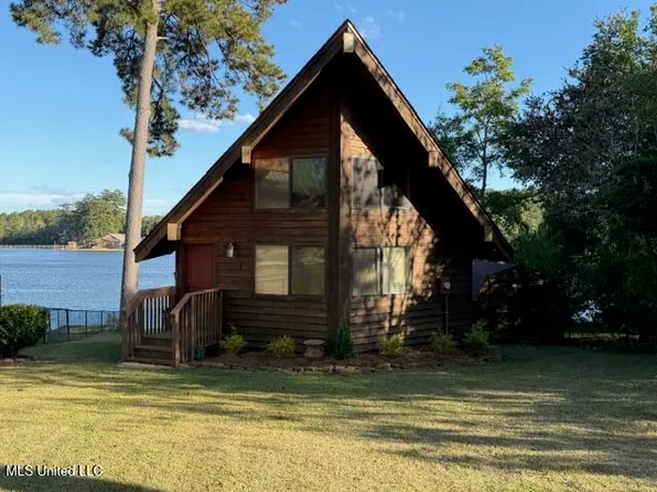 154 Lakeshore Rd, Pelahatchie, MS 39145