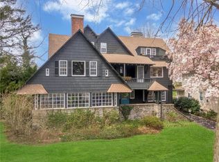 125 Sutton Manor Rd, New Rochelle, NY 10801