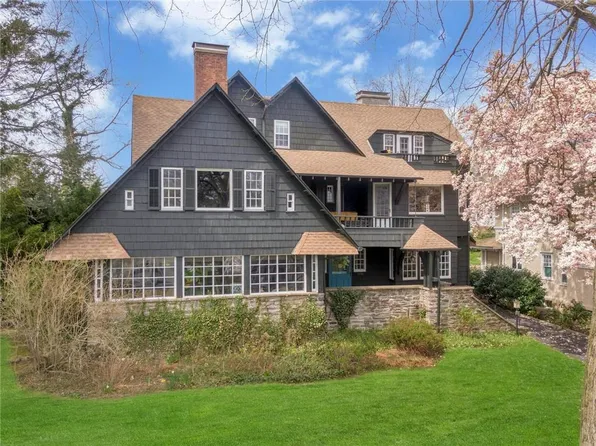 125 Sutton Manor Road, New Rochelle, NY 10801