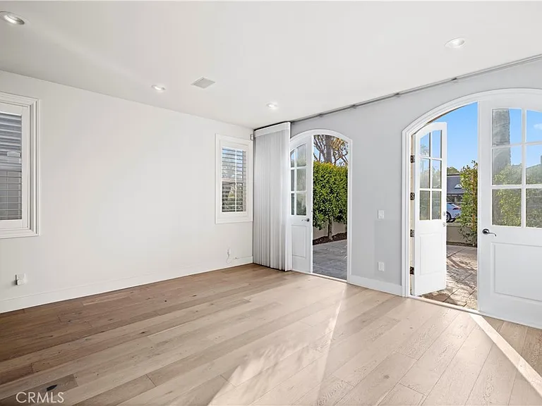 504 Marguerite Ave — Photo 3