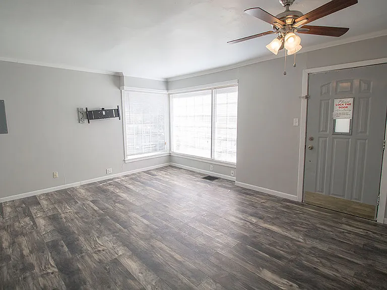 301 W Forest Ave — Photo 4