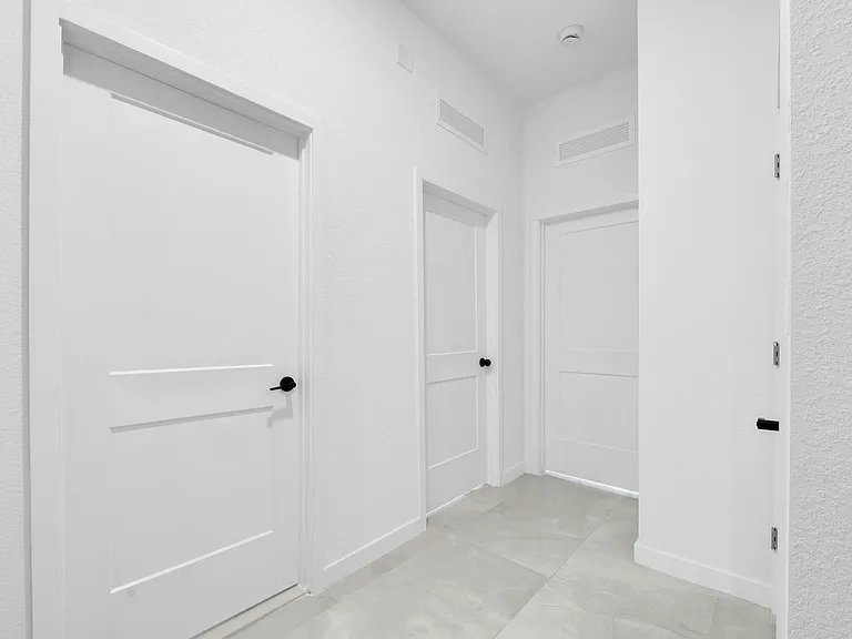 415 NW 13th Ct — Photo 32