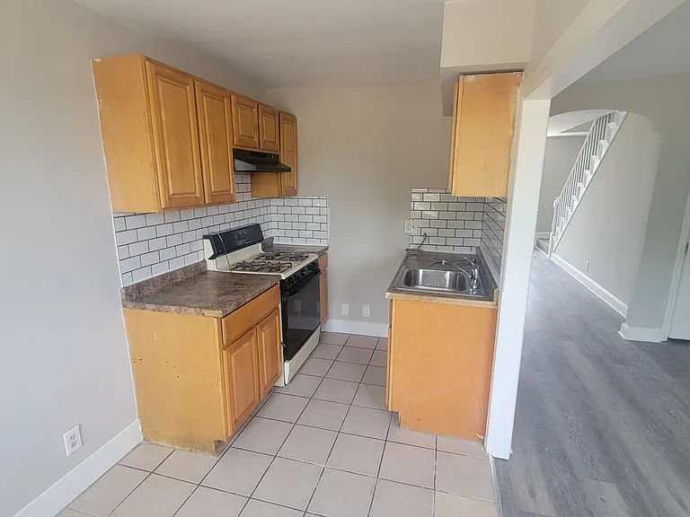 7206 Rutland St — Photo 14