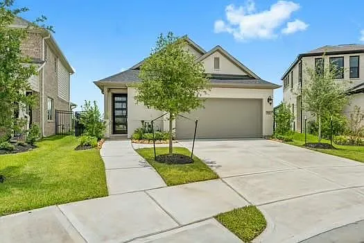 3 bed, 2.0 bath, 1470 sqft, $2,400 — Photo 1