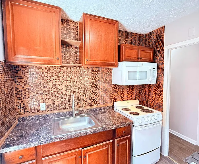 7411 Stout St — Photo 4