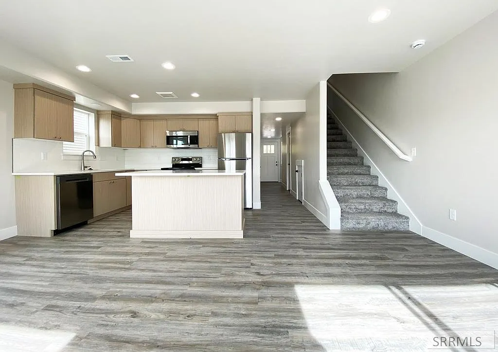 3 bed, 2.5 bath, 1500 sqft, $1,650 — Photo 4