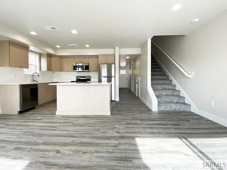 327 Lemmon Ln — Photo 4