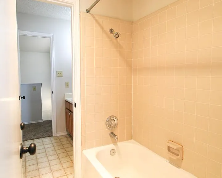 933 Schertz Pkwy — Photo 17