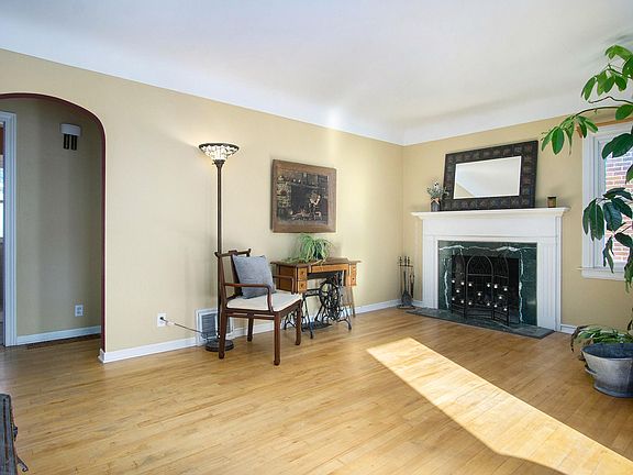 5th image of 1047 Griswold St SE