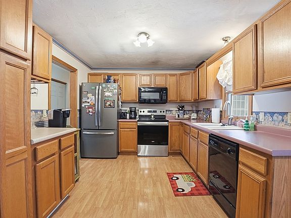 5th image of 305 Shag Bark Rd