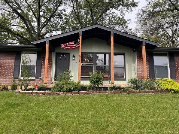 1121 King Carey Dr, Saint Louis, MO 63146