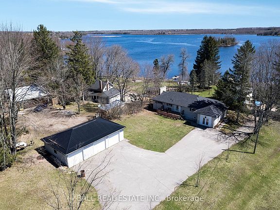4th image of 1749 Youngs Point Rd