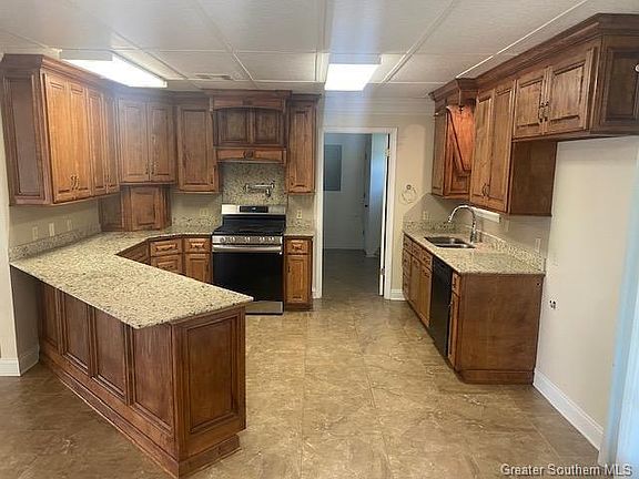 3rd image of 612 W Wayside Dr
