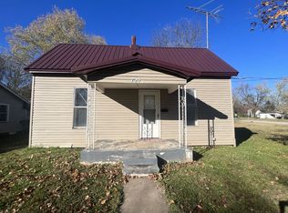 720 Young St, Neosho, MO 64850