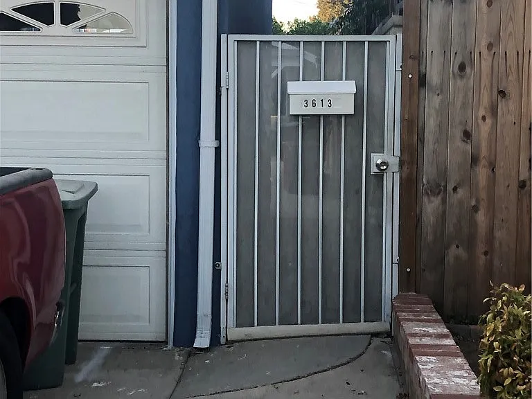 3616 W Victory Blvd — Photo 16