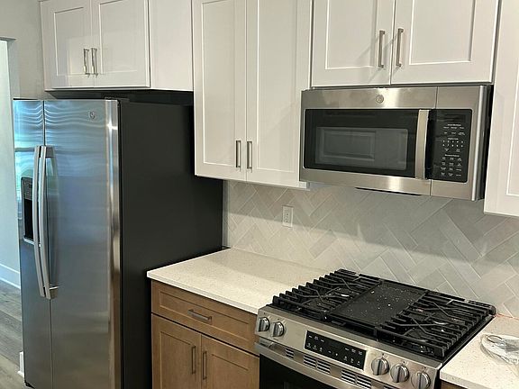 3rd image of 1481 Pine St