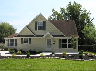 5 Rainbow Ln, Levittown, PA 19055