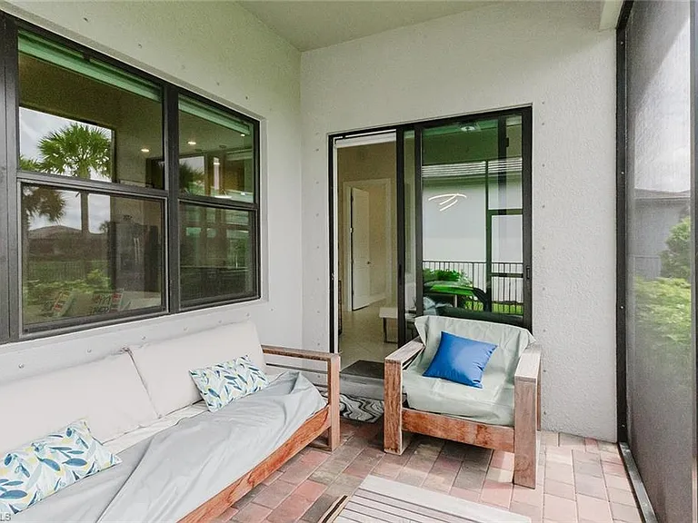 4302 Washington Pl — Photo 4