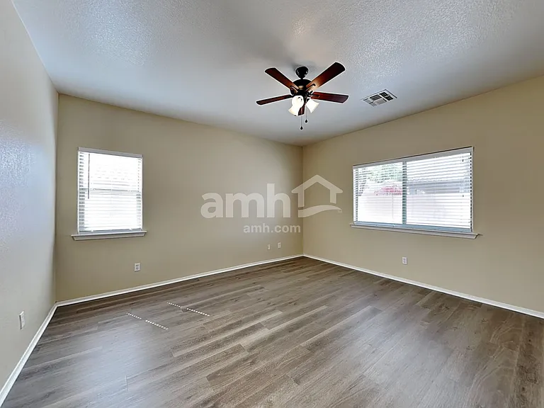 11852 W Cambridge Ave — Photo 12