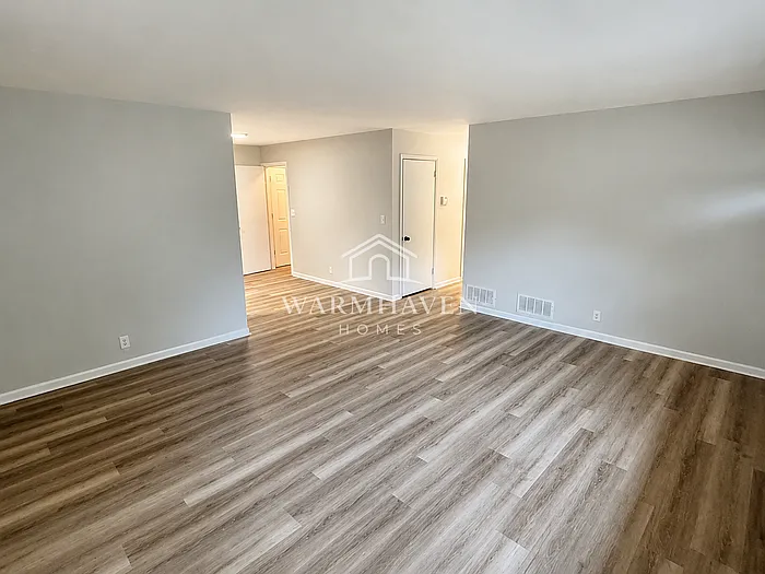 3 bed, 1.5 bath, 988 sqft, $1,745 — Photo 3
