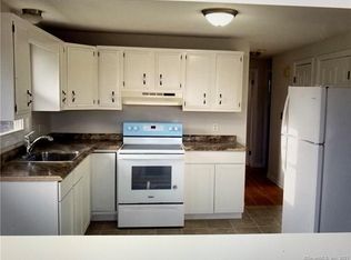 25 Gilbert Ln #2, Branford, CT 06405