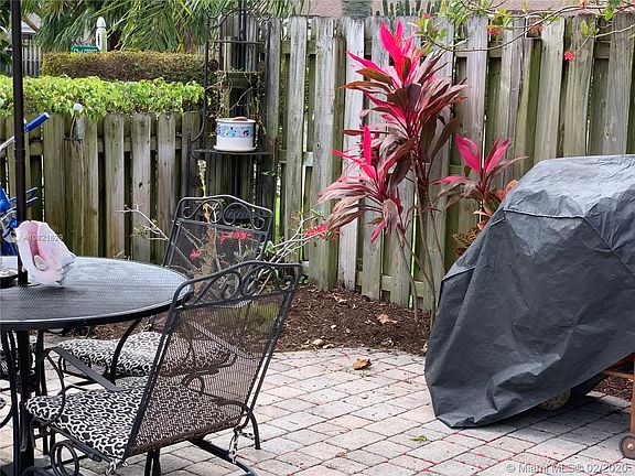4th image of 947 NW 52nd St #947