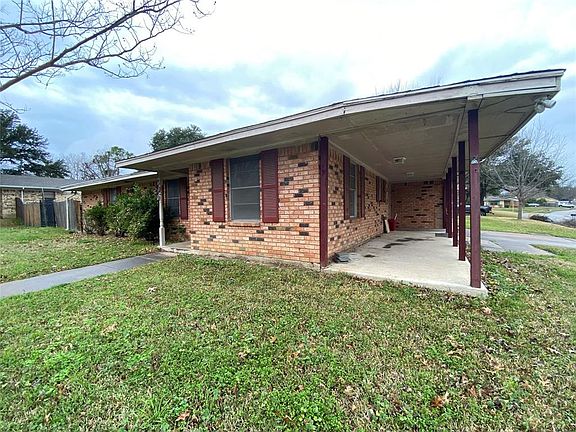 3rd image of 1305 Red Oak St