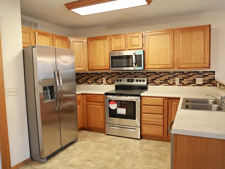 8941 Venice Ln — Photo 3