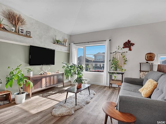 4th image of 403 Boykowich Street