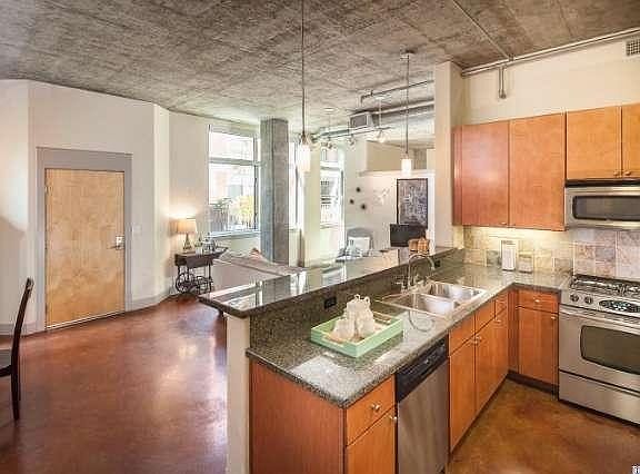 5th image of 840 E Green St Unit 109