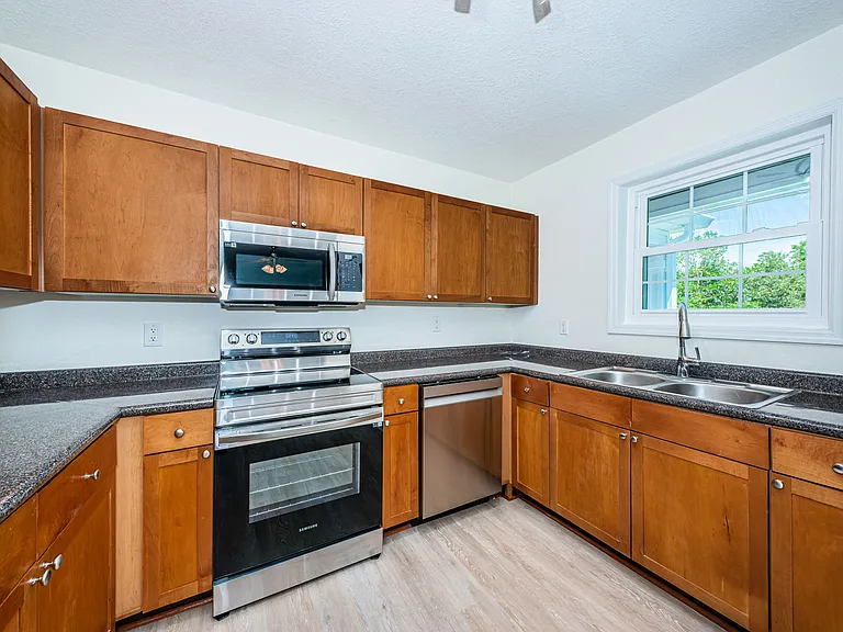 251 Pompano Dr SE #D — Photo 5