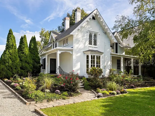 92 Old River Pl, Dedham, MA 02026