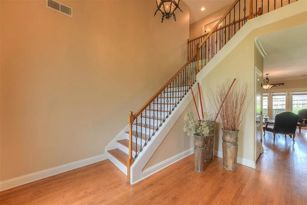 5 bed, 4.5 bath, 4264 sqft, $3,950 — Photo 4