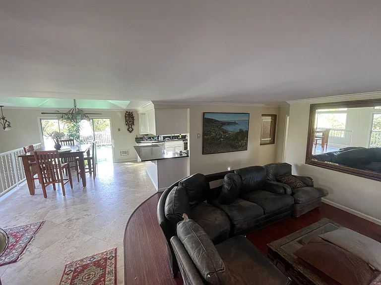 1050 Highland Dr — Photo 8