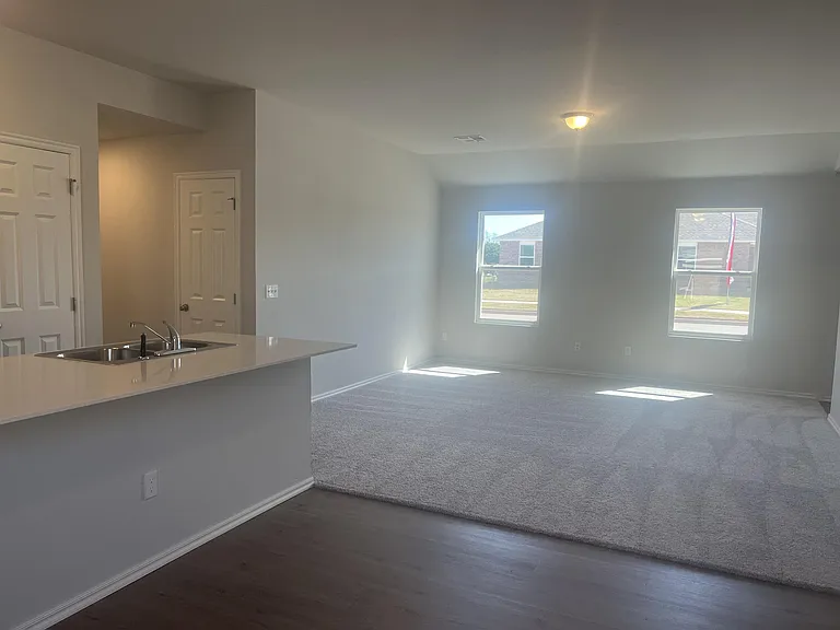1002 Ichabod Cir — Photo 21
