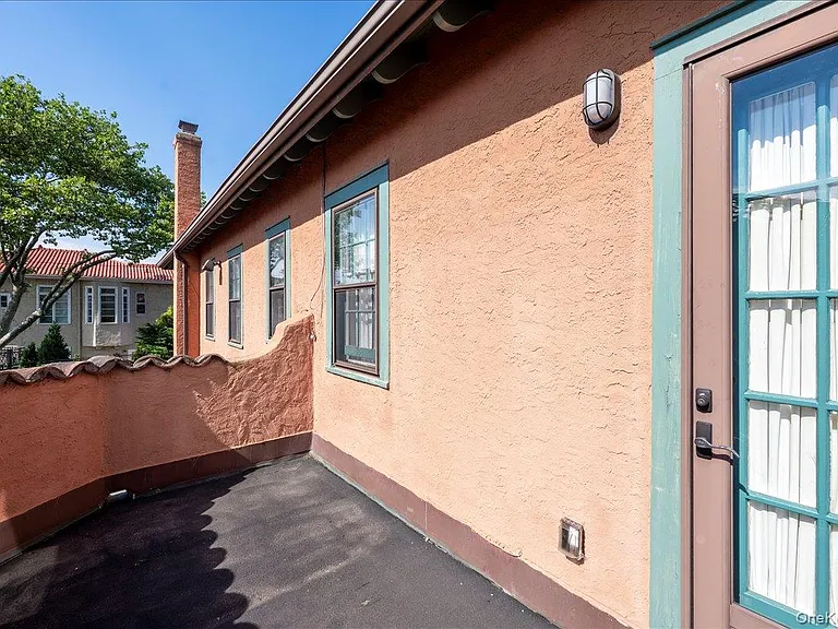 47 E Penn St — Photo 14