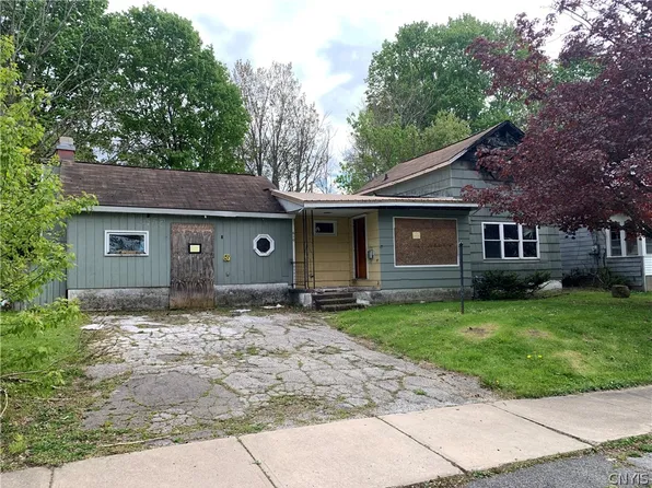 610 Rochester St, Fulton, NY 13069