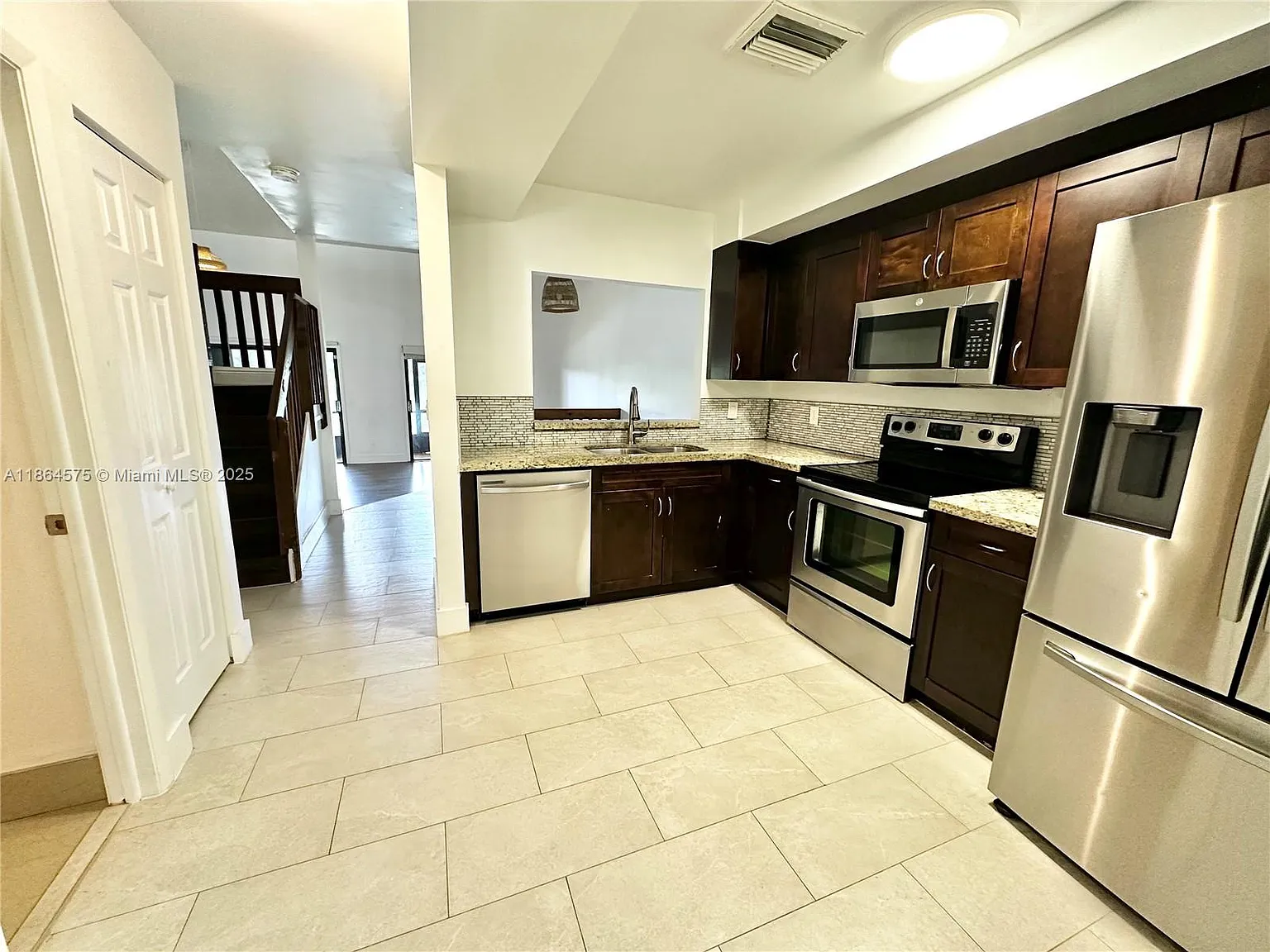 4245 S Pine Island Rd — Photo 3