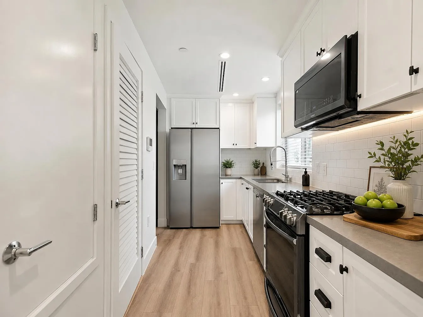 2 bed, 1200 sqft, $3,600 — Photo 3