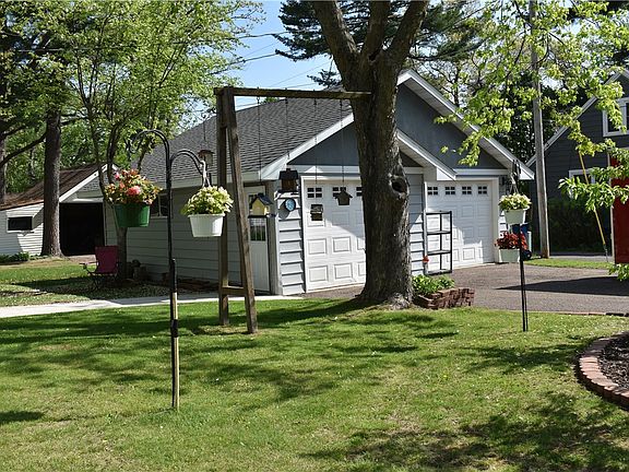 3rd image of 903 N Wilson Avenue