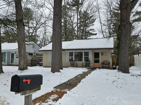 206 Cochlin St, Traverse City, MI 49686
