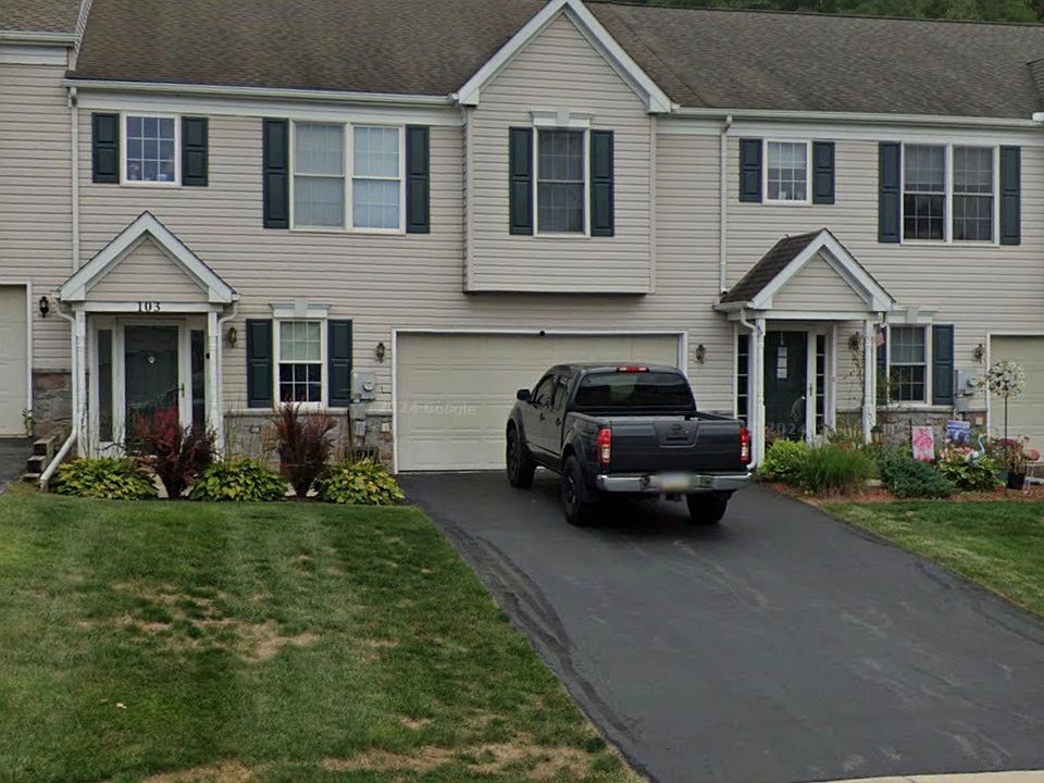 1st image of 103 Creekside Dr