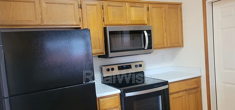 2210 SW Bridge St — Photo 7
